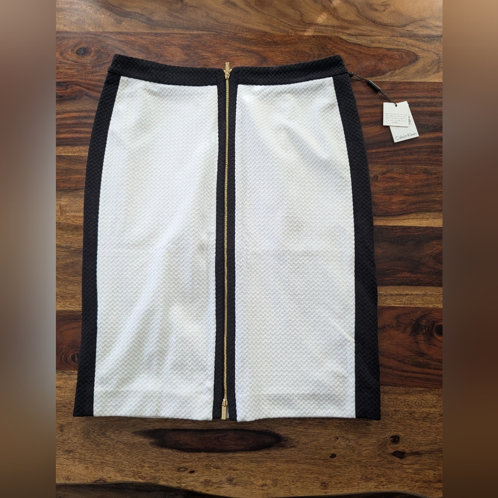 Calvin Klein Quilted Skirt (Size 10)